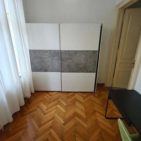 Huge Retro - 100 Sqm - Near Train Station 아파트 *