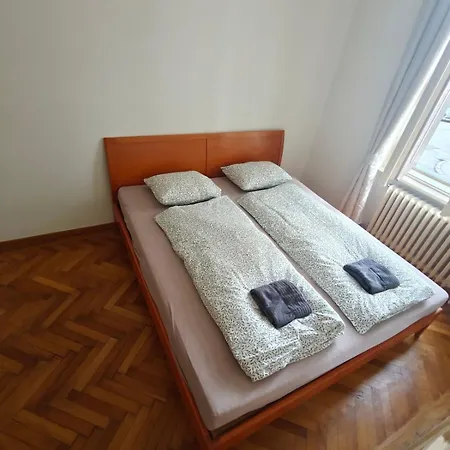 Huge Retro - 100 Sqm - Near Train Station Apartment *