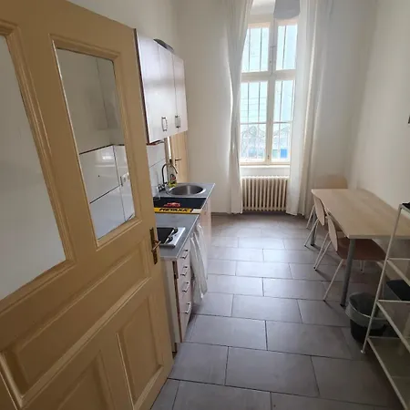 아파트 Huge Retro - 100 Sqm - Near Train Station